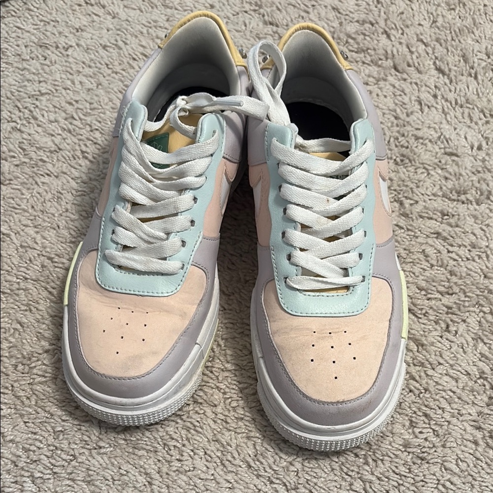 Nike Blue and Pink Sneakers Retro-Inspired Low-Top